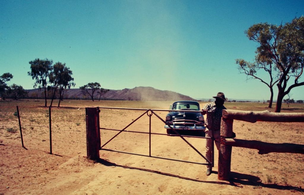 セントラルオーストラリアの牧場のゲート