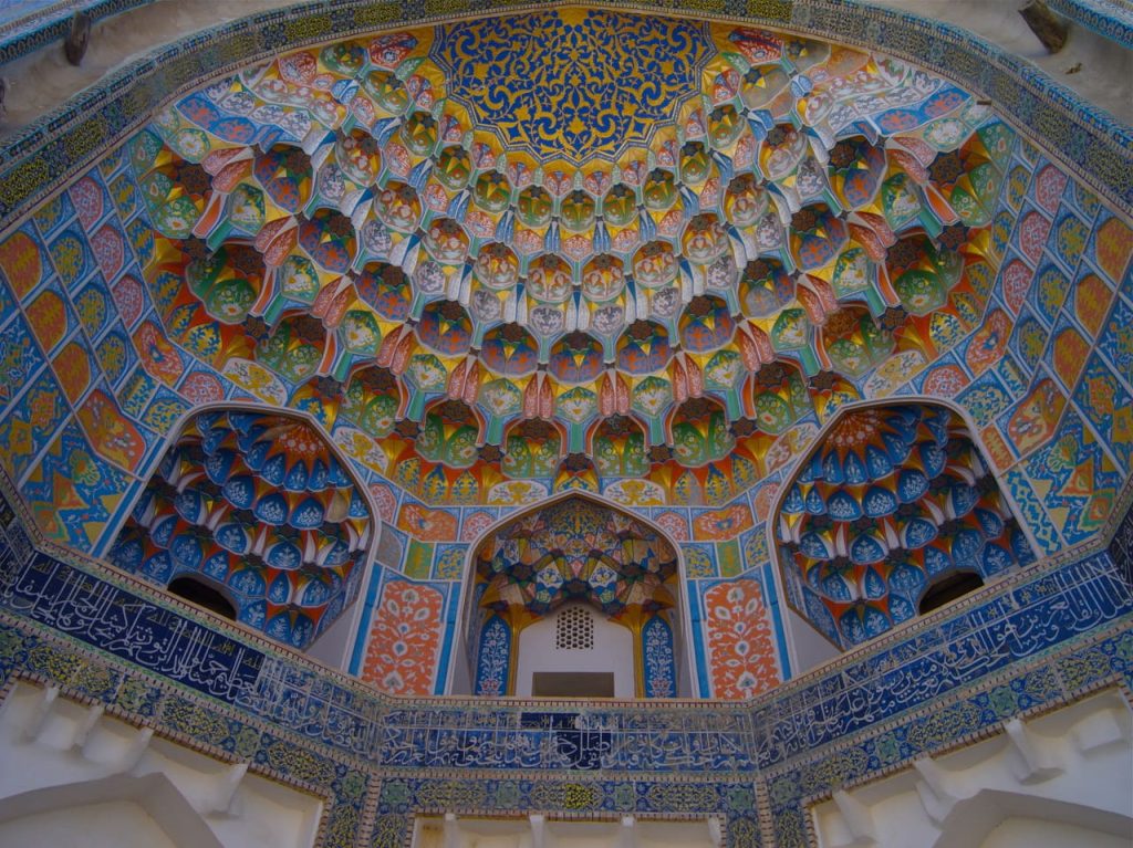 ウズベキスタンにある廟の天井